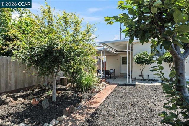 850 Harmony Dr, Hayward, CA 94541