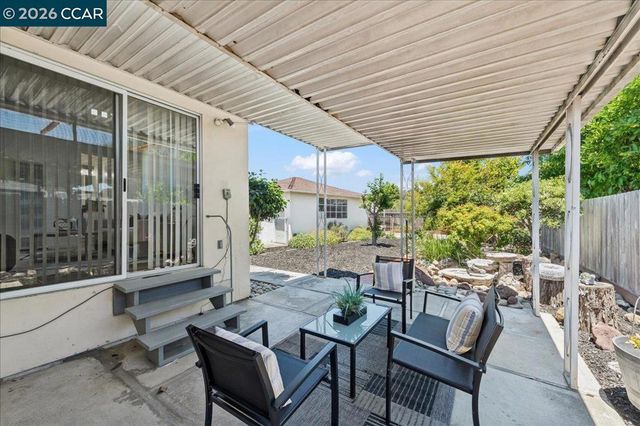 850 Harmony Dr, Hayward, CA 94541
