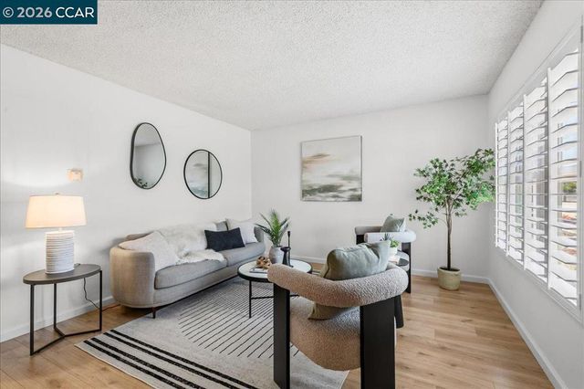 850 Harmony Dr, Hayward, CA 94541