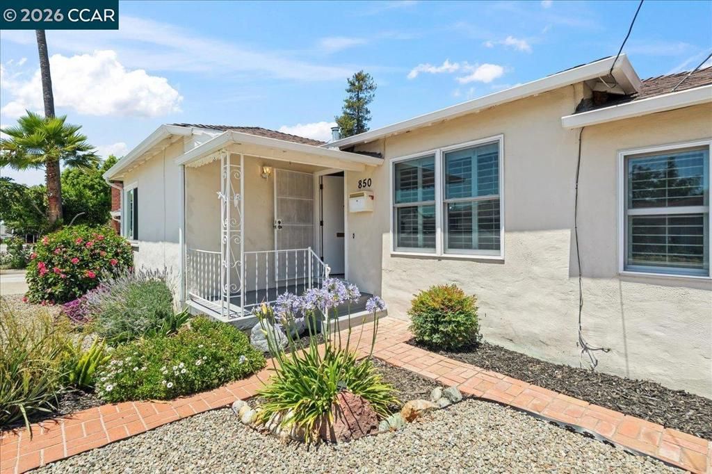 850 Harmony Dr, Hayward, CA 94541