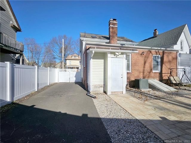 34 Woodland Street, New Haven, CT 06511