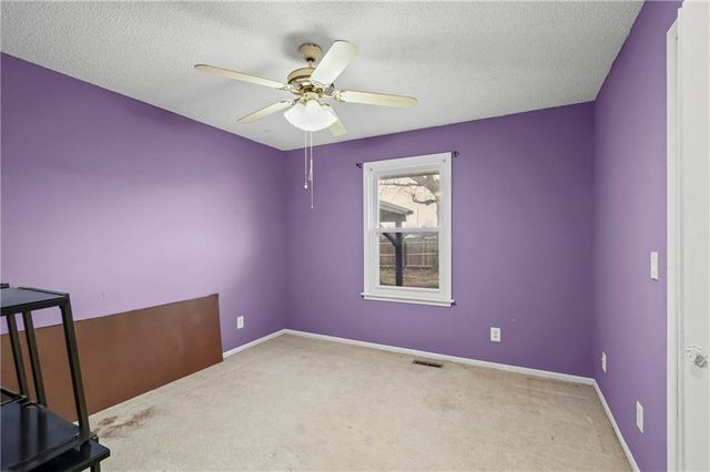 805 NE 2nd Street, Blue Springs, MO 64014