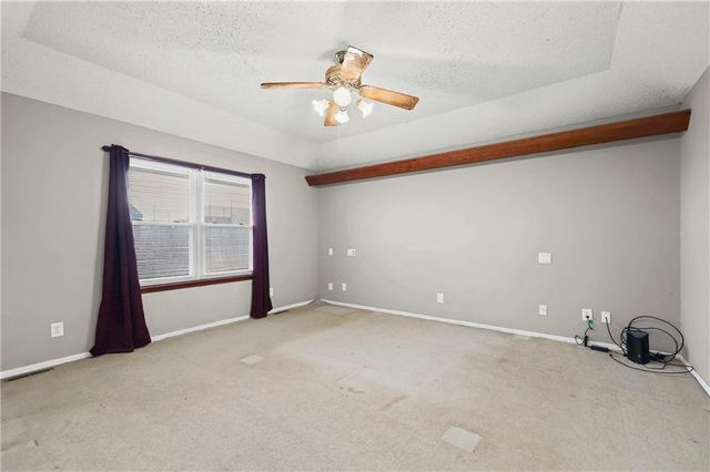 805 NE 2nd Street, Blue Springs, MO 64014