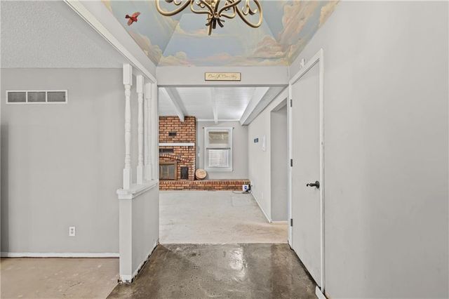 805 NE 2nd Street, Blue Springs, MO 64014