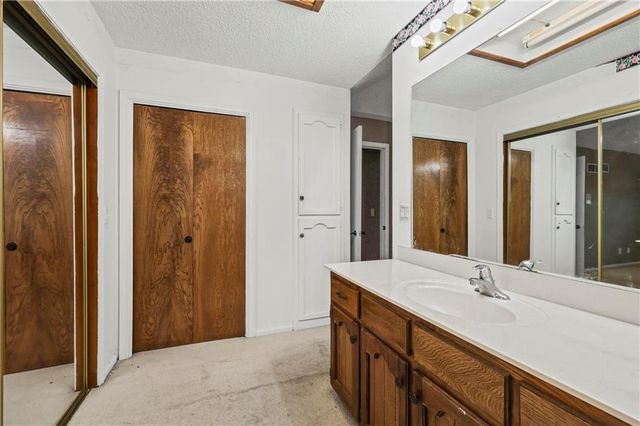 805 NE 2nd Street, Blue Springs, MO 64014