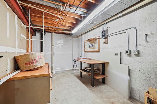 805 NE 2nd Street, Blue Springs, MO 64014