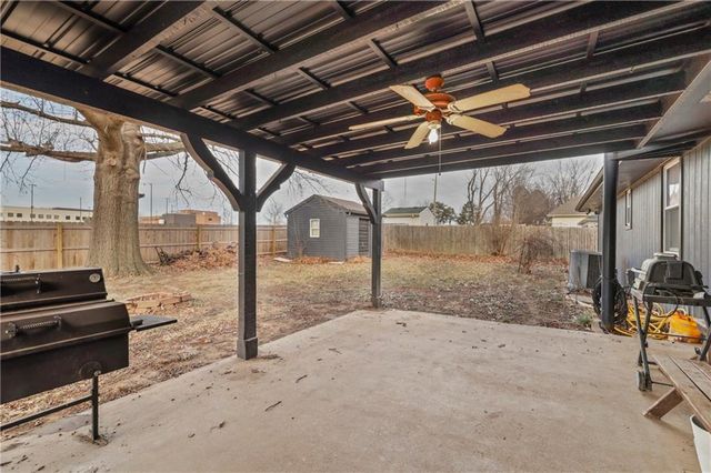 805 NE 2nd Street, Blue Springs, MO 64014