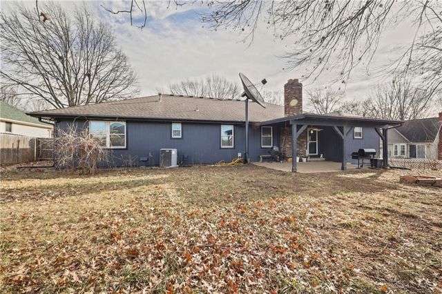 805 NE 2nd Street, Blue Springs, MO 64014