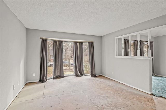 805 NE 2nd Street, Blue Springs, MO 64014