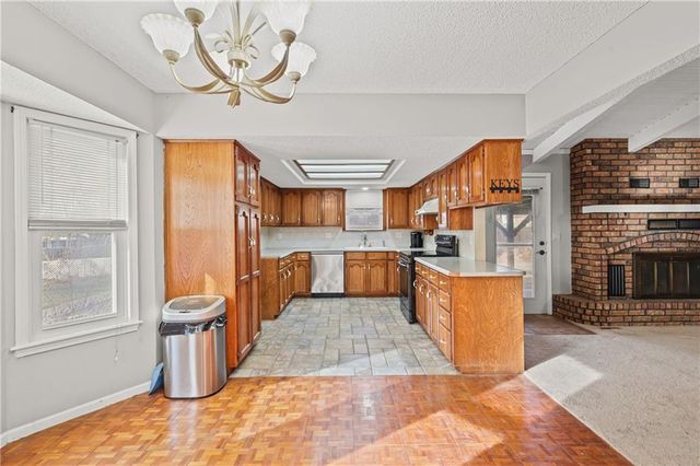 805 NE 2nd Street, Blue Springs, MO 64014