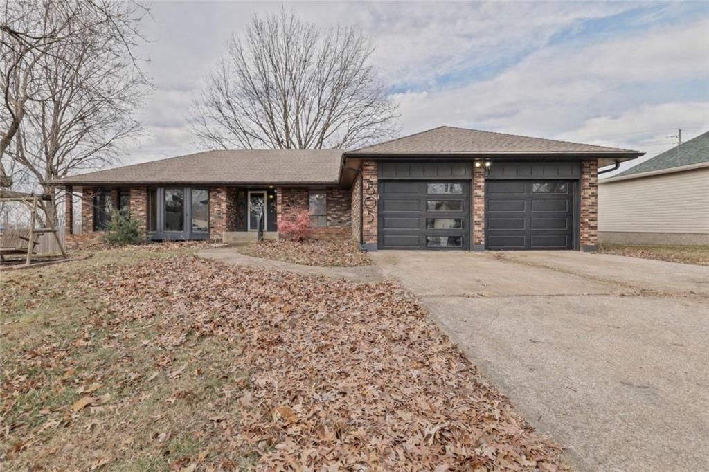 805 NE 2nd Street, Blue Springs, MO 64014