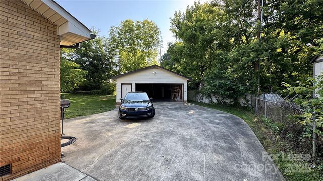 3813 Woodgreen Terrace, Charlotte, NC 28205