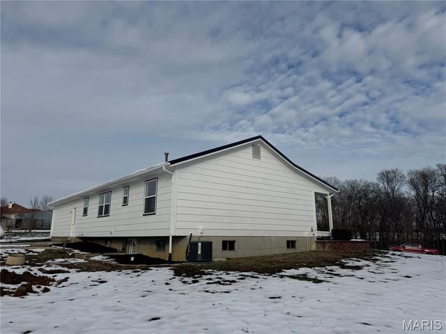 697 Linns Mill Road, Troy, MO 63379