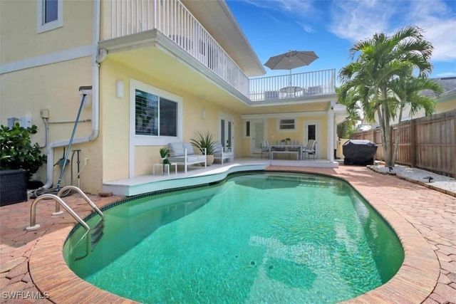 1097 Frank Whiteman BLVD, Naples, FL 34103