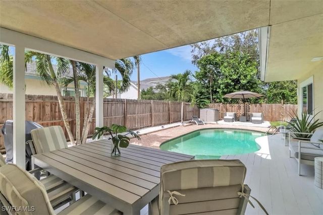 1097 Frank Whiteman BLVD, Naples, FL 34103