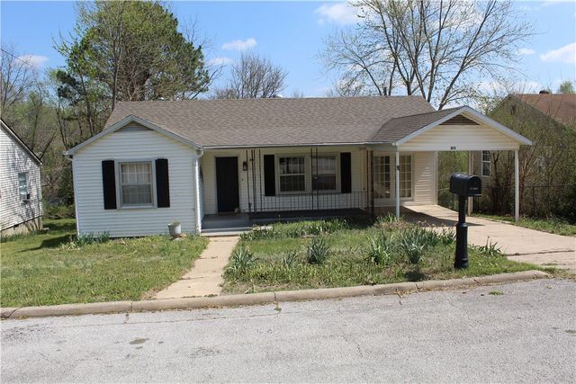 513 N Oak Street, Harrison, AR 72601