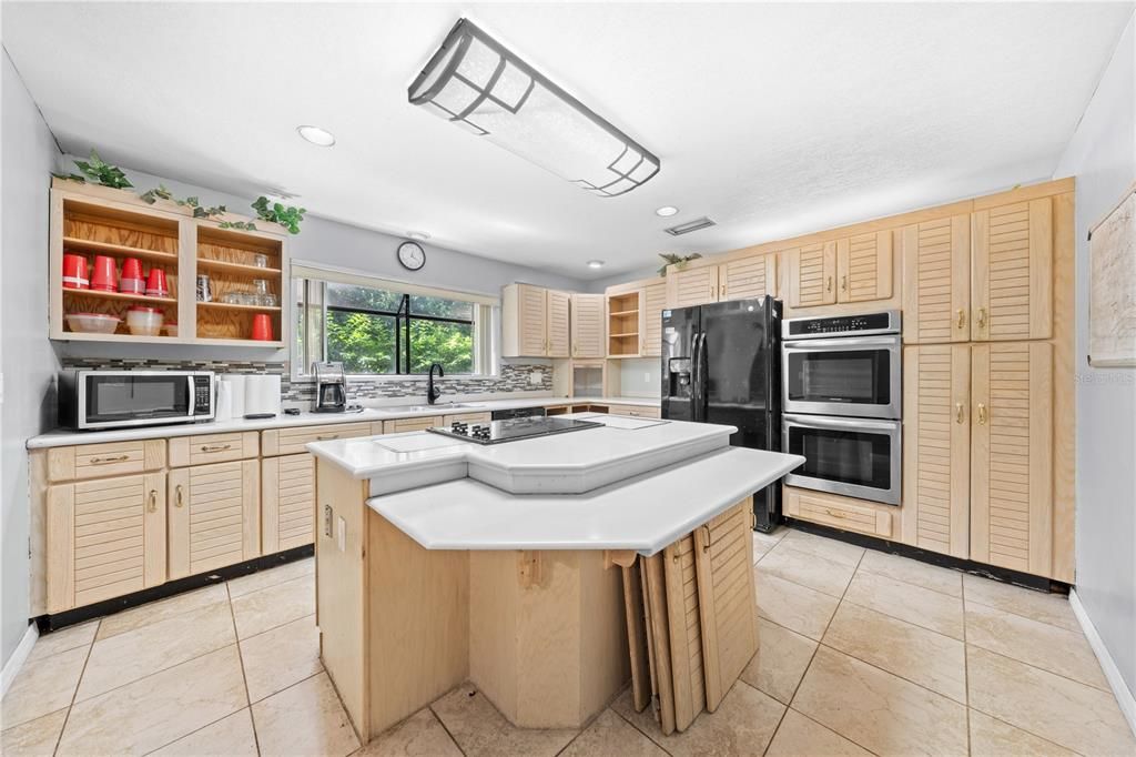 Image 18 of property listing at 1870 KING EDWARD DRIVE, Kissimmee, FL 34744