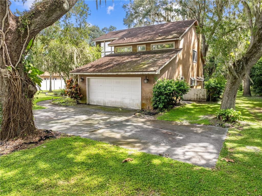 Image 5 of property listing at 1870 KING EDWARD DRIVE, Kissimmee, FL 34744