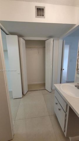 445 NE 195th St 127, Miami, FL 33179