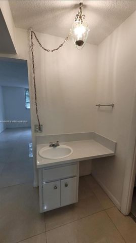 445 NE 195th St 127, Miami, FL 33179