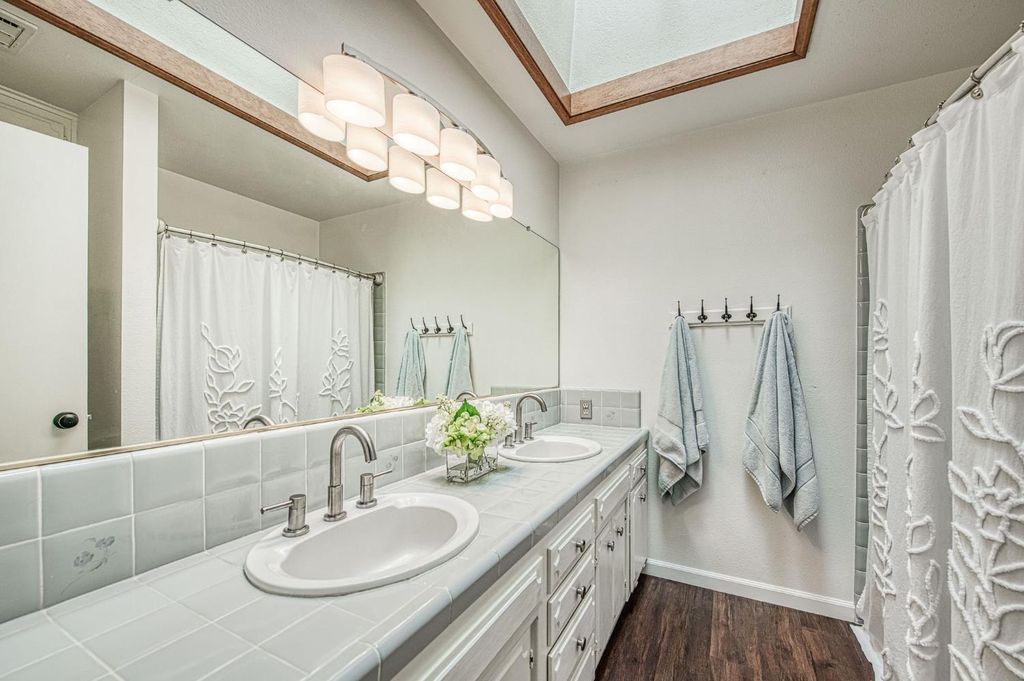 Image 19 of property listing at 7668 N Hayston Avenue, Fresno, CA 93720