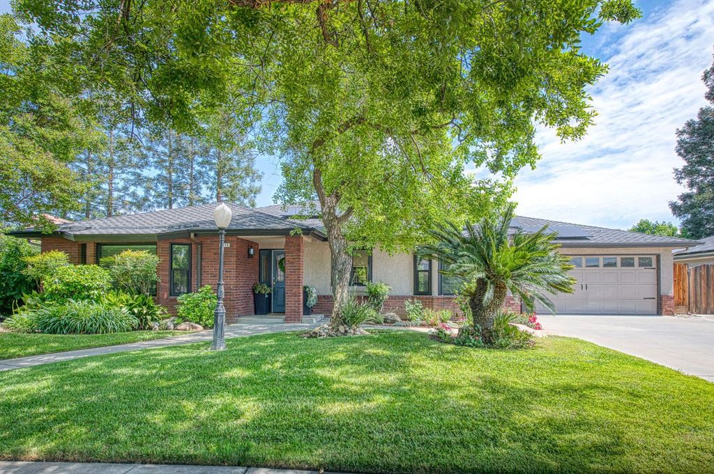 Image 2 of property listing at 7668 N Hayston Avenue, Fresno, CA 93720