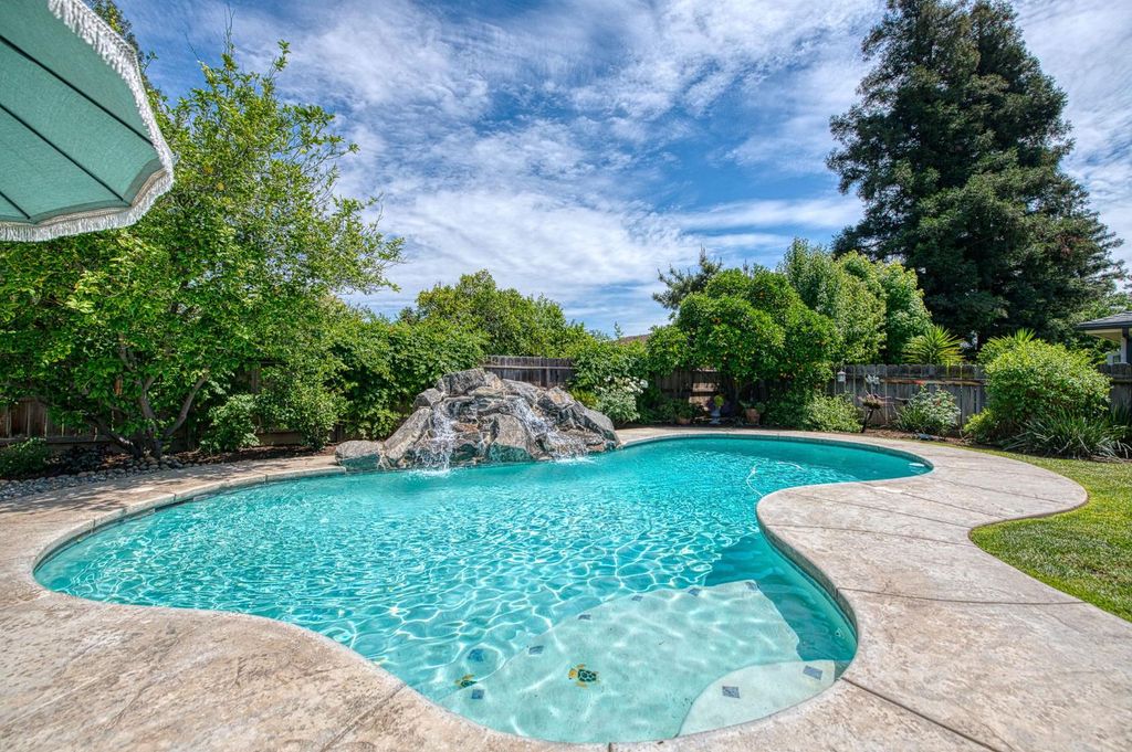 Image 20 of property listing at 7668 N Hayston Avenue, Fresno, CA 93720