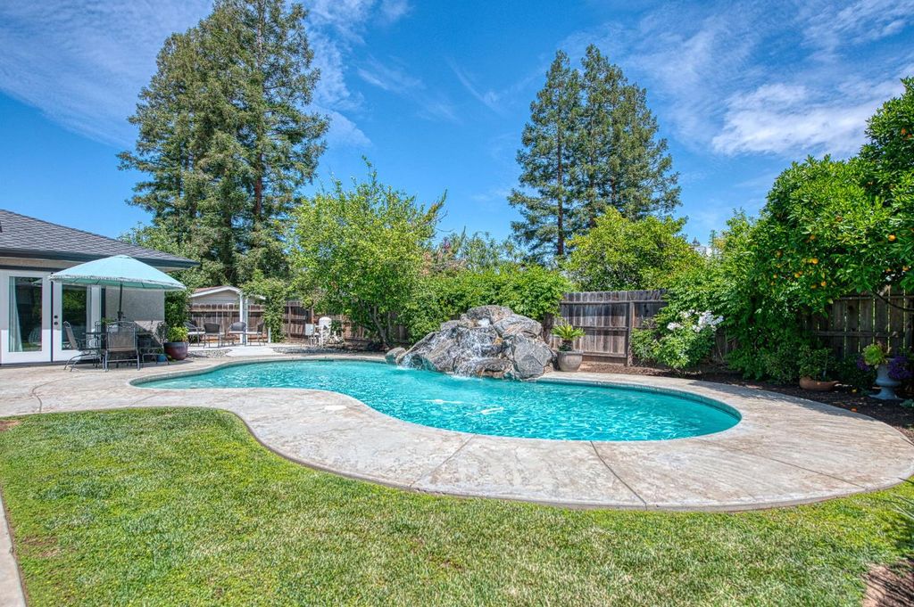 Image 21 of property listing at 7668 N Hayston Avenue, Fresno, CA 93720