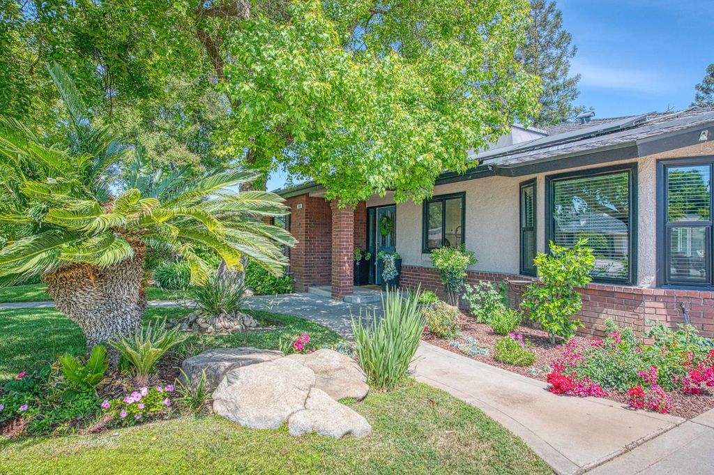 Image 3 of property listing at 7668 N Hayston Avenue, Fresno, CA 93720