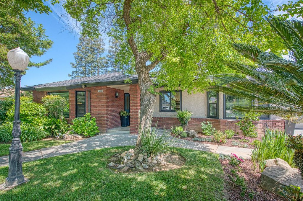 Image 4 of property listing at 7668 N Hayston Avenue, Fresno, CA 93720