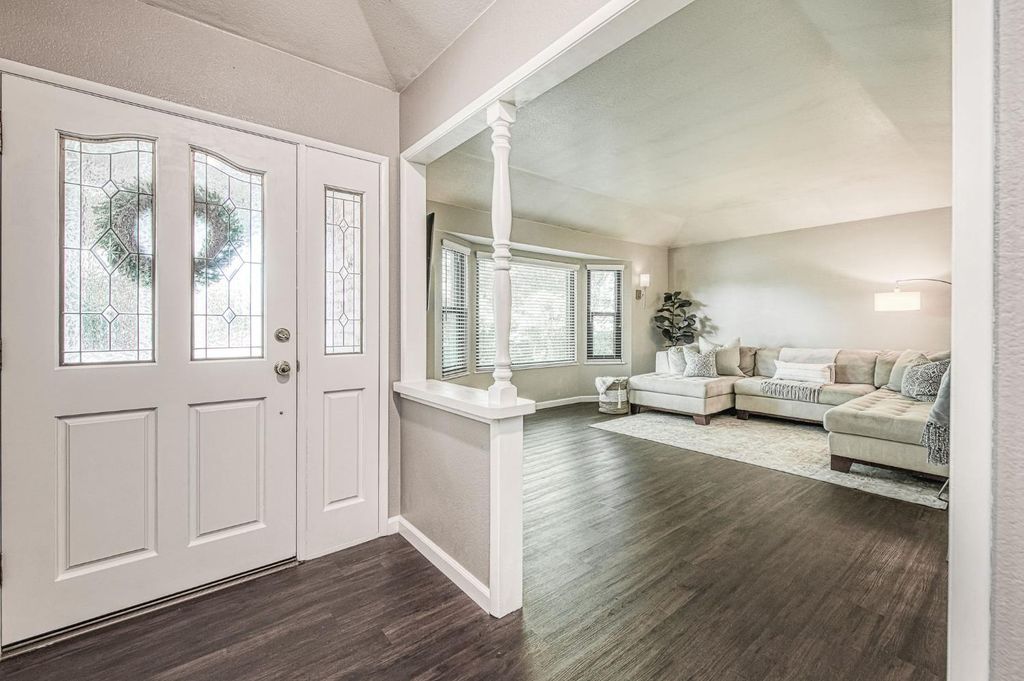 Image 6 of property listing at 7668 N Hayston Avenue, Fresno, CA 93720