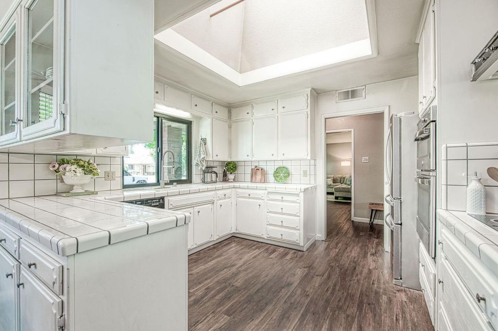 Image 8 of property listing at 7668 N Hayston Avenue, Fresno, CA 93720
