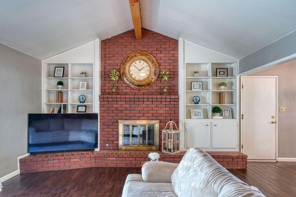Image 9 of property listing at 7668 N Hayston Avenue, Fresno, CA 93720