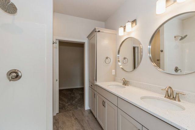 1038 Highland Trail, Solon, IA 52333