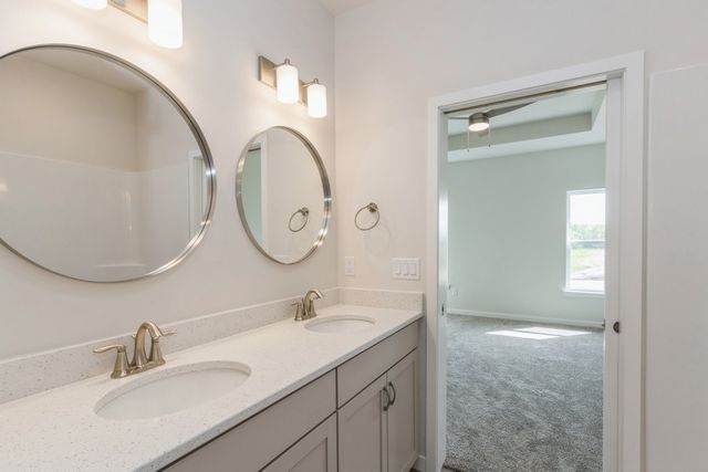 1038 Highland Trail, Solon, IA 52333