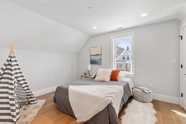 227 Highland Ave 3, Somerville, MA 02413