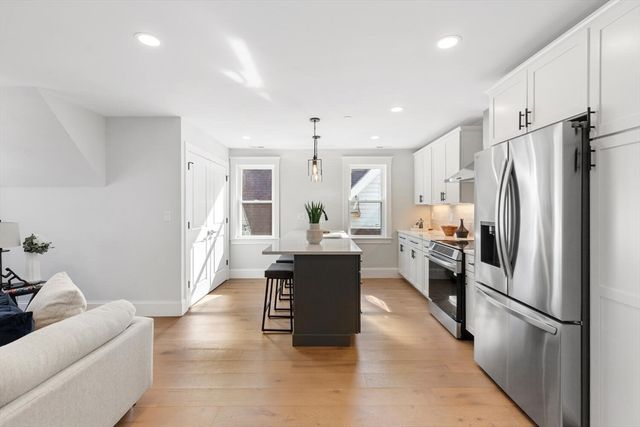 227 Highland Ave 3, Somerville, MA 02413