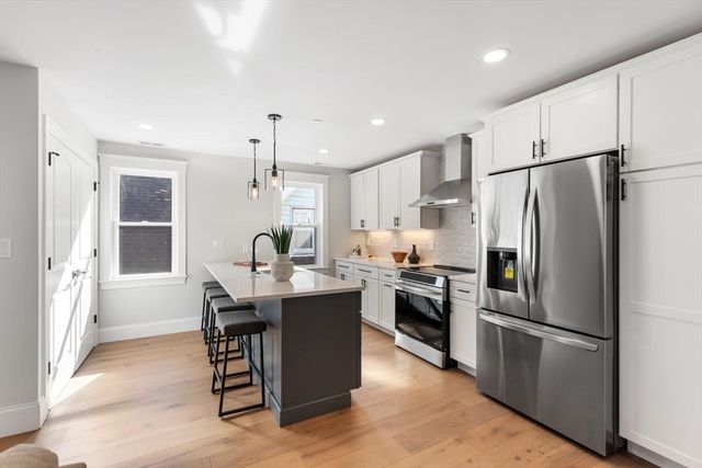 227 Highland Ave 3, Somerville, MA 02413