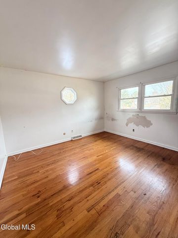 15 Birch Lane, Voorheesville, NY 12186