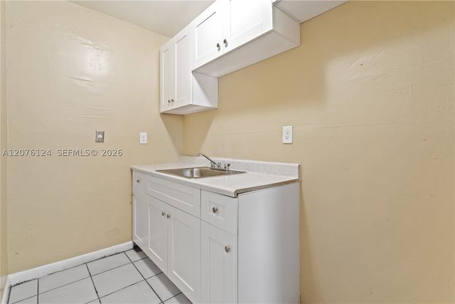 1022 NW 6th Ave, Fort Lauderdale, FL 33311