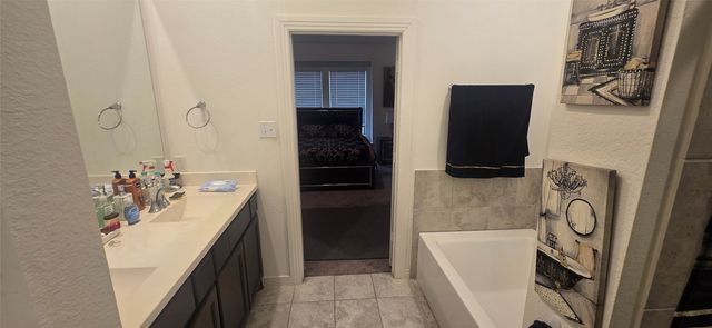 3905 Ford Drive, Heartland, TX 75126