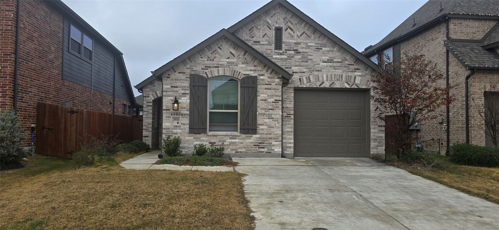 3905 Ford Drive, Heartland, TX 75126