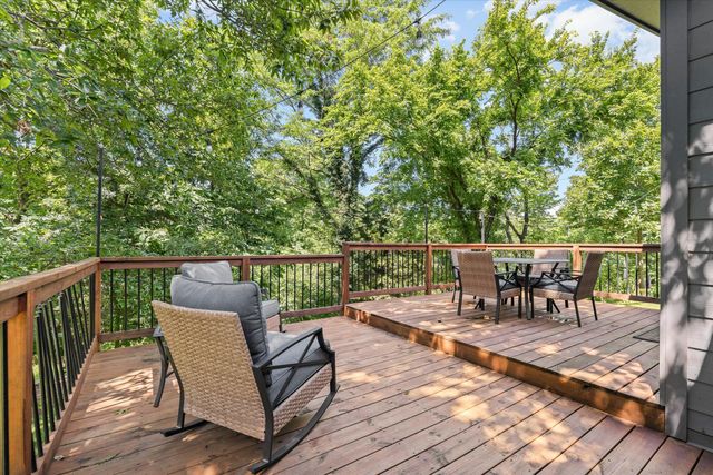 2002 VALLEYVIEW RD, Columbia, MO 65201