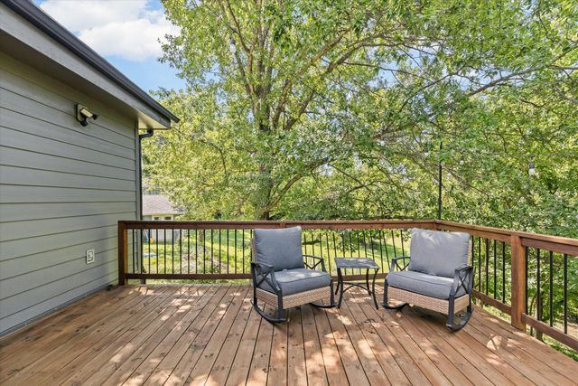 2002 VALLEYVIEW RD, Columbia, MO 65201