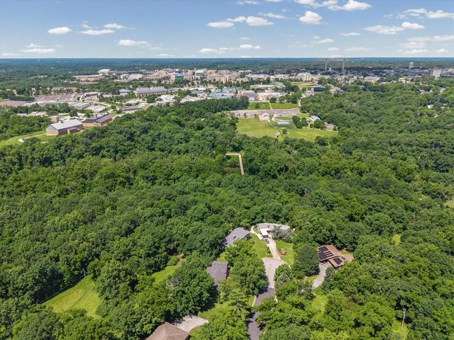 2002 VALLEYVIEW RD, Columbia, MO 65201