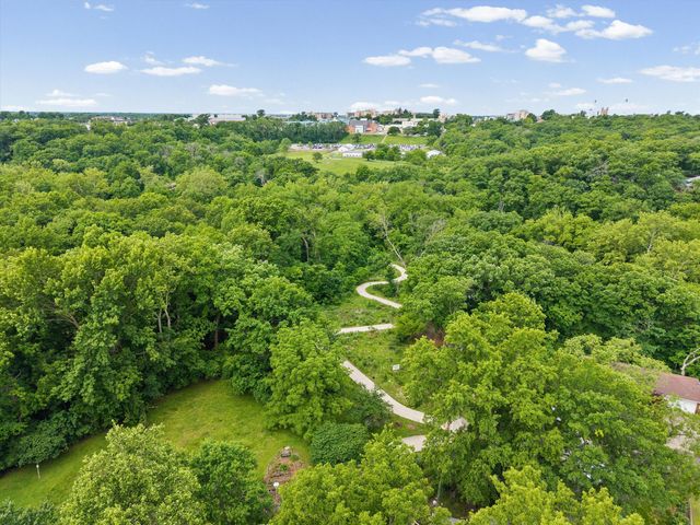 2002 VALLEYVIEW RD, Columbia, MO 65201