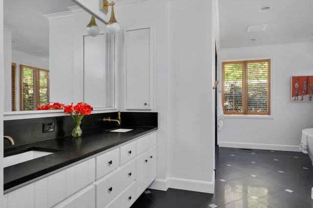 6318 E Valley Rd, Nashville, TN 37205