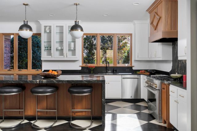 6318 E Valley Rd, Nashville, TN 37205