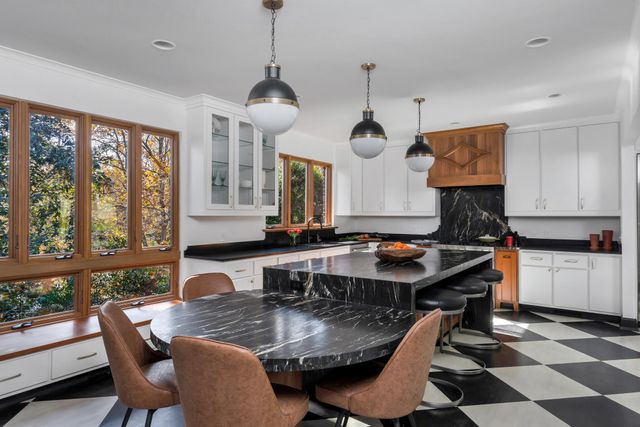 6318 E Valley Rd, Nashville, TN 37205