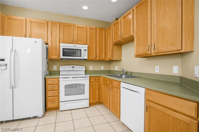 7820 Sandpine CT 2304, Naples, FL 34104